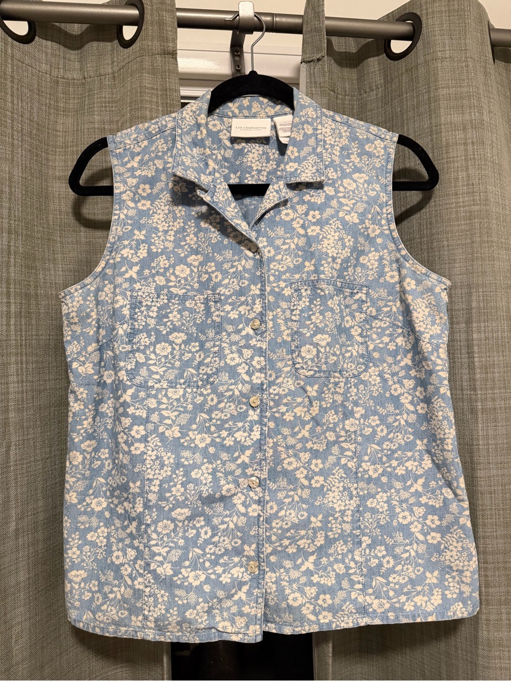 Liz Claiborne Blue and White Floral Button-Up Shirt